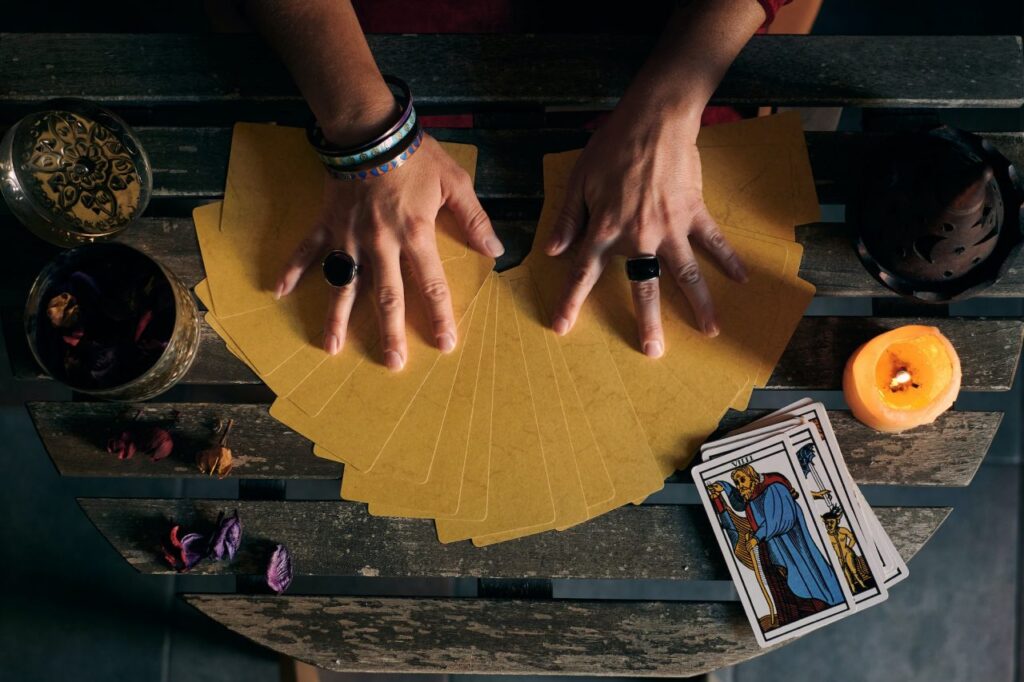 Tarot không phải bùa mê 3 3 close up of a fortune teller displaying some tarot cards on a wooden table